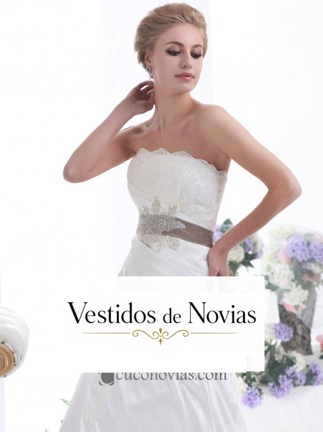 Vestido de novia  con cinturón.