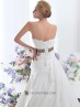 Vestido de novia  con cinturón.