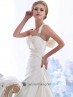Vestido de novia con drapeados.