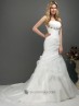Vestido sirena de novia con pedrería.