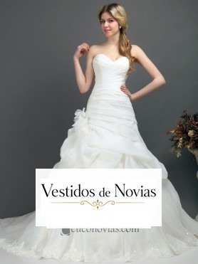Vestido de novia con falda abullonada.