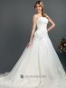 Traje nupcial falda con tablas.