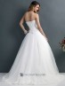 Traje de novia en organza.