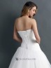 Traje de novia en organza.