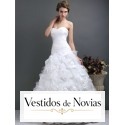 Traje de novia en organdí.