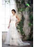 Vestido de novia escote en V.