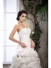 Traje de novia con falda voluminosa.