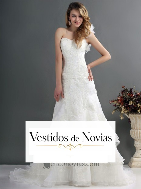Vestido corte sirena escote asimético.