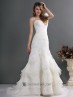 Vestido corte sirena escote asimético.