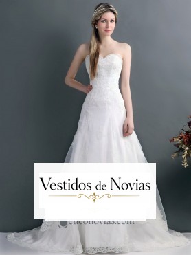 Traje de novia con bordados.
