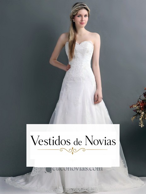 Traje de novia con bordados.