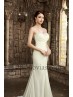 Vestido estilo sirena confeccionado en satén